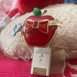 Disney snow white wallflower
